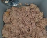A picture of step 1 of Tuna & Bell Peppers Salad w/ Egg Whites.