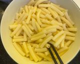 Hình bước làm 1 của món Nui kiểu carbonara (vị giống pizza)