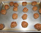 Foto del paso 3 de la receta: Albóndigas de vacuno con salsa de tomate y hierbas frescas