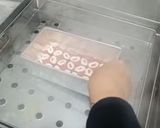 Foto langkah ke 4 dari resep Trio chocomoca batik cake.