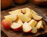 Foto del passaggio 1 della ricetta Mele in padella alla cannella