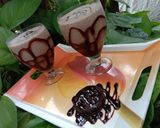A picture of step 3 of Oreo Milkshake.