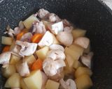 Foto langkah ke 4 dari resep Japanese Chicken Curry.