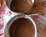 A picture of step 6 of Chocolate cake with whip cream.