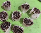 Foto langkah ke 3 dari resep Roti tawar gulung selai.