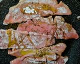 Foto del passaggio 4 della ricetta Scaloppine di Prosciutto di Maiale con Funghi al Marsala Secco