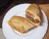 Foto del paso 4 de la receta: Bocadillo de bistec empanado, queso y salsa boloñesa