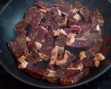 A picture of step 4 of Pan Fry Beef Steak and Onion.
