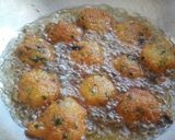 A picture of step 7 of Daal Bhajiya with Coconut Chutney.