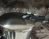 Foto del paso 5 de la receta: Pollo a la cerveza en olla rápida