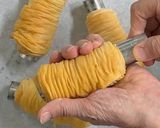 Foto del passaggio 4 della ricetta Cannoli di Pasta Fillo Ripieni con Crema Pasticcera alle Noci