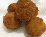 Foto langkah ke 6 dari resep Bola ubi crispy coklat lumer.