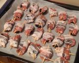 Baconbe göngyölt aszalt szilva falatkák recept fázis 3 fotója