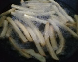 Foto del paso 4 de la receta: Papas fritas con salsa y crutones