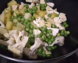 A picture of step 1 of Cauliflower with potatoes and peas.