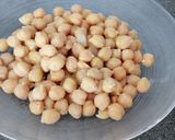 Foto del paso 5 de la receta: Ensalada de garbanzos y langostinos