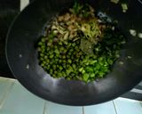 A picture of step 3 of Hara Choliya Pulao (Green gram rice).