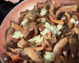 Foto del paso 7 de la receta: Entrante de setas con ajos, aove y sal