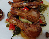 Foto del paso 9 de la receta: Chuletas de lechón con ajos tiernos, verduras y miel