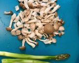 A picture of step 2 of Oatmeal with quinoa, asparagus and fresh mushroom.