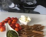 Makaron z pesto bazyliowym,fetą i pomidorkami🍝 krok przepisu 1 zdjęcie