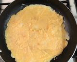 Foto del paso 4 de la receta: Almuerzo basic: Pechuga de pollo salteada con tortilla de papa 🥔