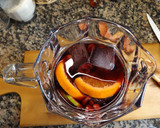 Foto del paso 3 de la receta: Vino con frutas rojos y arándanos azules