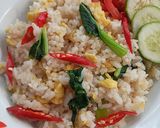 Foto langkah ke 5 dari resep Nasi Goreng Bumbu Dasar Putih.