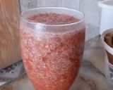 Foto del paso 2 de la receta: Licuado de frutillas y chía