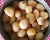 জিরা রাইস উইথ কাশ্মীরি দম আলু রেসিপির ধাপ 1 ছবি