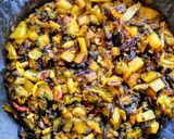 A picture of step 6 of Karela and Aloo Crispy Fry.