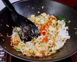 Foto langkah ke 3 dari resep Kwetiau ayam bumbu iris.