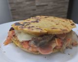 Foto del paso 11 de la receta: Arepa rellena de carne🫓, queso🥩 y ensalada🥯🧀