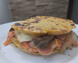 Foto del paso 11 de la receta: Arepa rellena de carne🫓, queso🥩 y ensalada🥯🧀