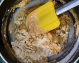 A picture of step 1 of Besan Horlicks halwa.