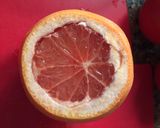 Foto del paso 1 de la receta: Ensalada de frutas en Pomelos