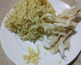 Foto langkah ke 2 dari resep Indomie Goreng Sambel Matah.
