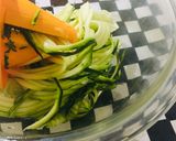 Foto del paso 2 de la receta: Nido de Espaguetis de Zucchini con Compota de Tomate Saludable 🍅