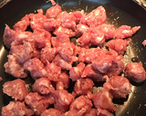 Foto del paso 3 de la receta: Botifarra o longaniza fresca con setas variadas de temporada 🍁🍄🍂
