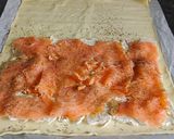 Foto del paso 2 de la receta: Empanada de salmón ahumado y rulo de cabra