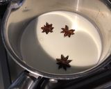 Une image de l'étape 2 de Sauce crème au beurre et anis etoilé.