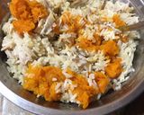 Foto del paso 7 de la receta: Zapallo cabutia relleno con arroz, pollo, muzzarella y cebolla