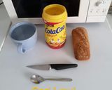 Foto del paso 1 de la receta: Chocolate con pan tostado (receta caliente de 5 ingredientes)