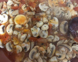 Foto del paso 2 de la receta: Champiñones con tomate y queso