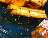 चीज़ गार्लिक ब्रेड स्टिक्स (cheese garlic bread stick recipe in Hindi) रेसिपी चरण 5 फोटो