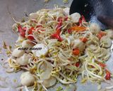 Foto langkah ke 3 dari resep Taoge Bakso saus tiram.