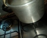 صورة لخطوة 4 من وصفة كيكة الفانيلا في طنجرة الضغط بصوص الشوكولا 😋