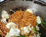 Foto langkah ke 3 dari resep Mi Goreng Simple.