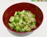 Foto langkah ke 1 dari resep Brussel Sprouts.