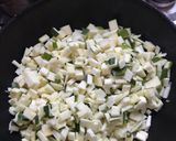Foto del paso 2 de la receta: Zapallo italiano con pollo y champiñón